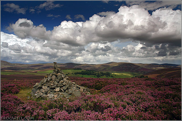 Tomintoul cairn.jpg
